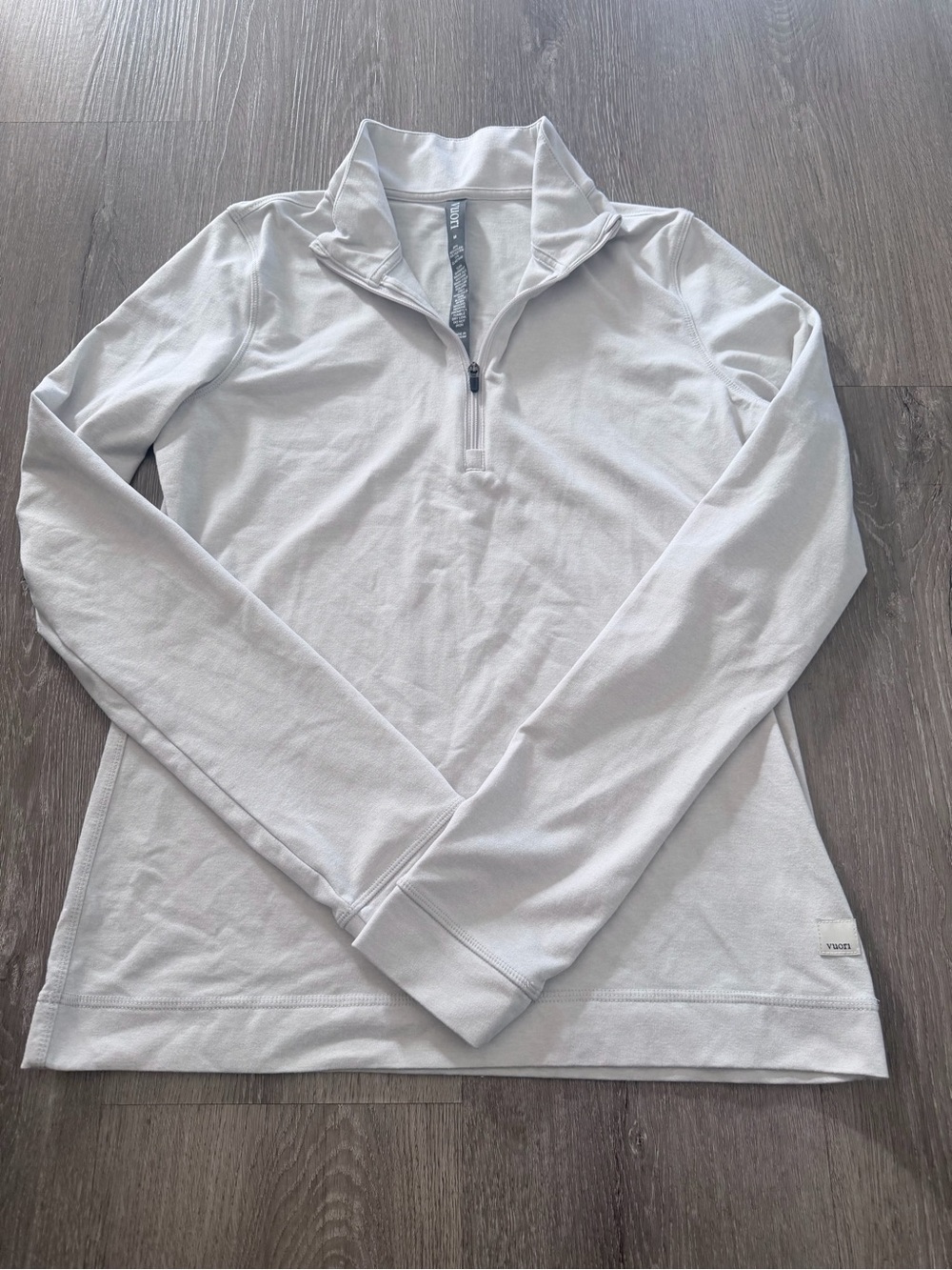Vuori women’s Gray Quarter-Zip Performance Pullover
